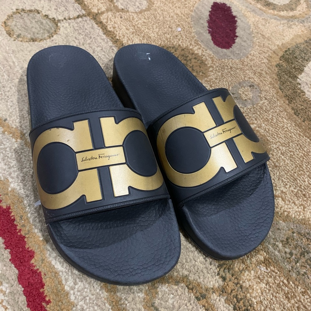 FERRAGAMO SLIDES